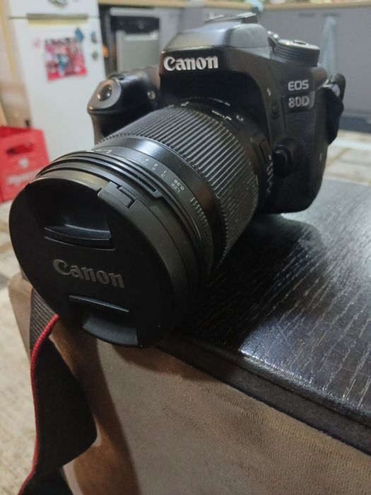 Фотоапарат Canon d80