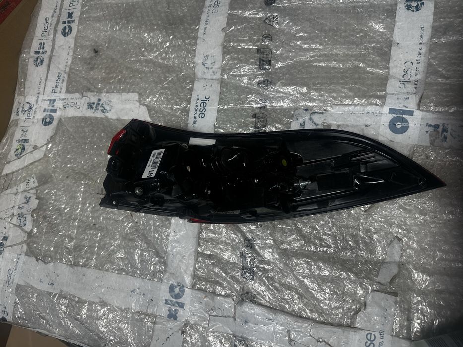 Stop stânga toyota corolla e21 sedan.