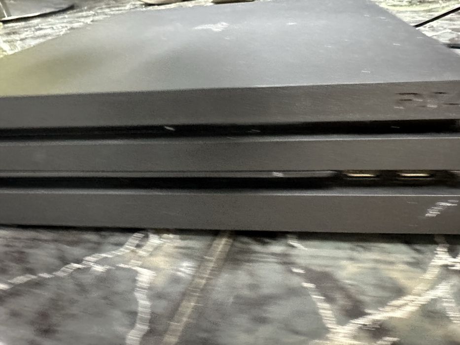 Ps4 pro 1 tb cu un controller