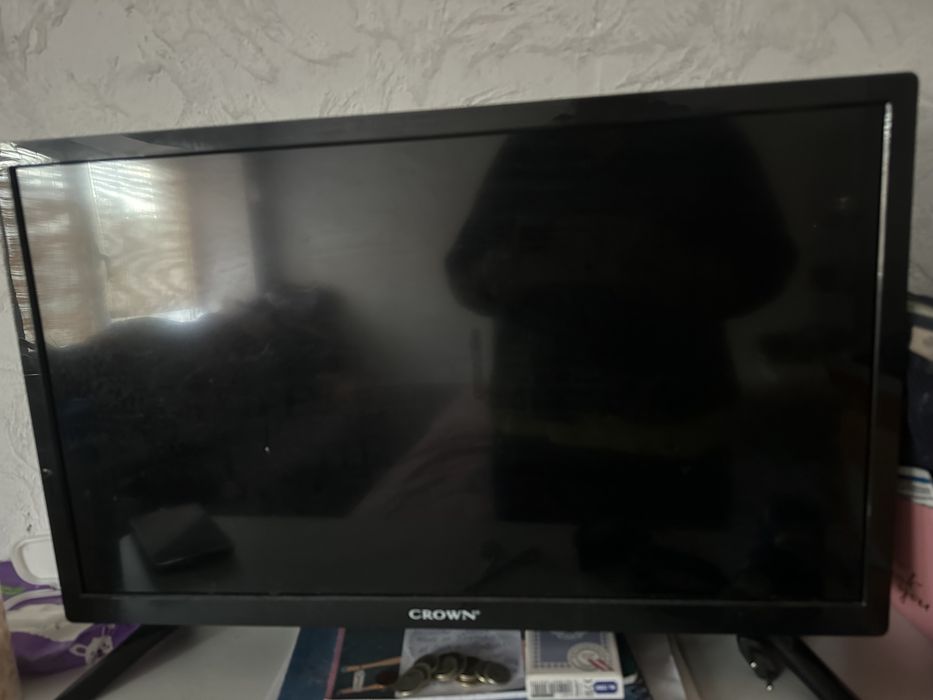 Crown TV smart 23 инча -55 см