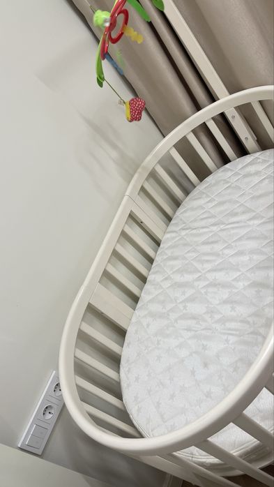 Детская кроватка овальной формы