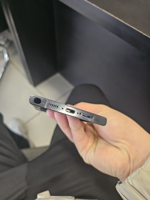 Дисплей с рамкой оригинал для s23ultra на запчясти