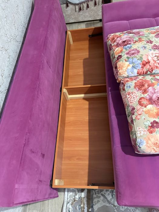 Продается раскладной диван Б/У