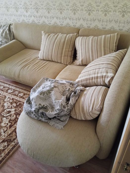 Диван угловой в нормальном состоянии