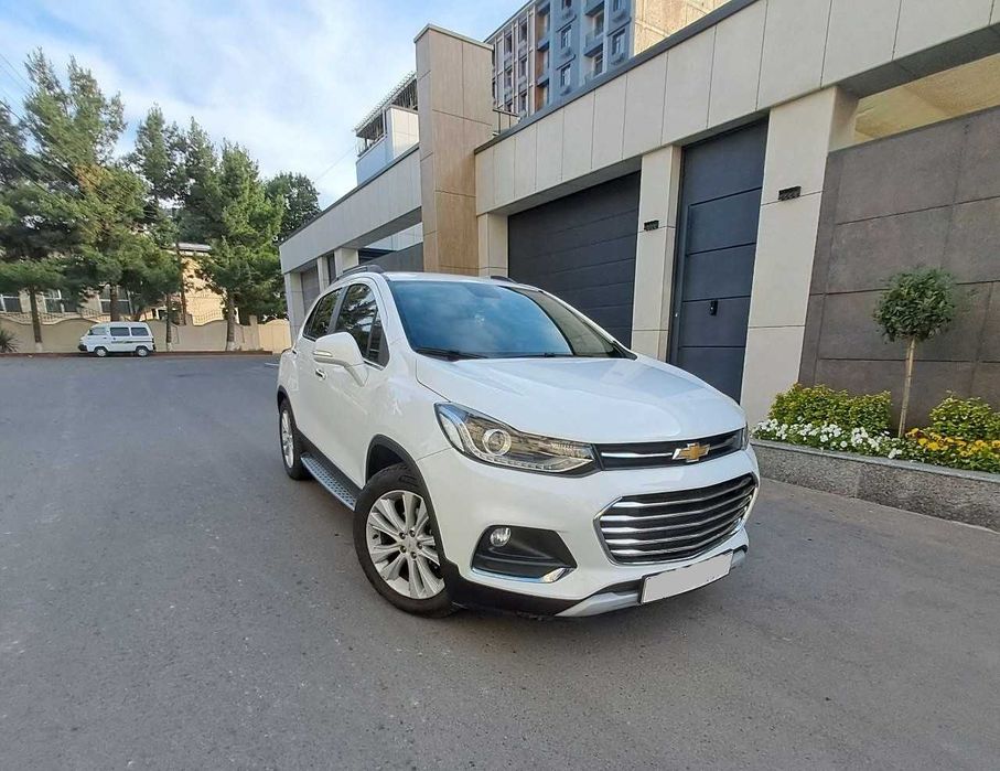 Chevrolet Tracker Premier — 1-ый выпуск, автомат
