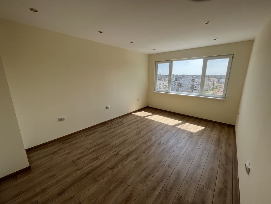 Продава се Двустаен апартамент в Добрич, Христо Ботев - 40 кв.м за 574 €/кв.м - Снимка #1
