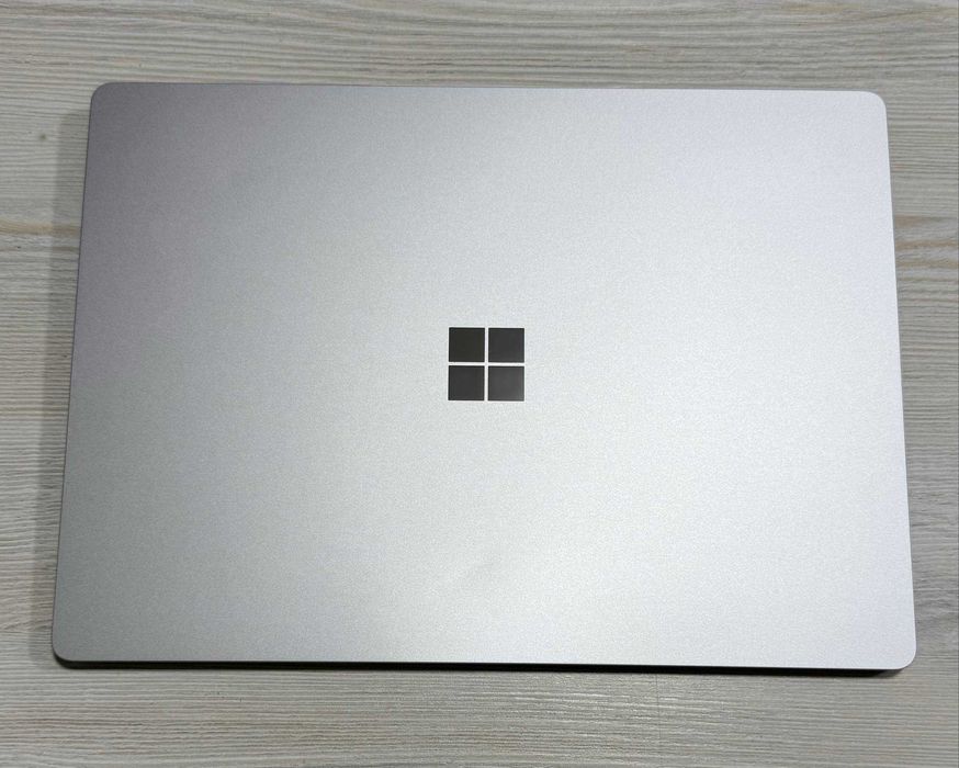 Microsoft Surface Laptop 5 Black 13.5" 2K Сенсор i7 1260U 16GB/512GB