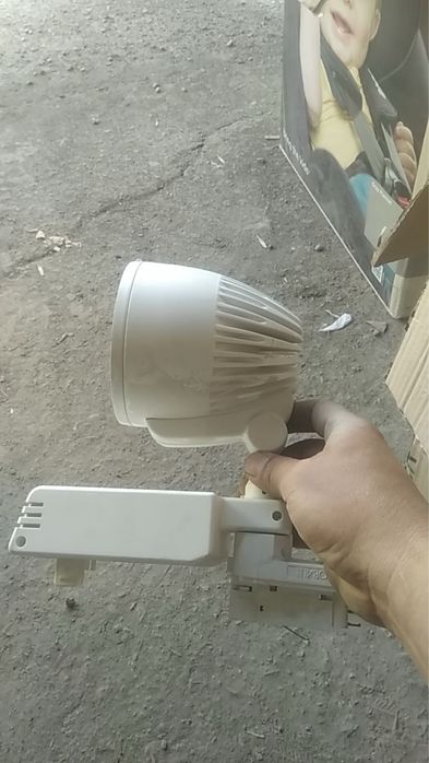 Продам б/у трековые светильники, в отличном состоянии