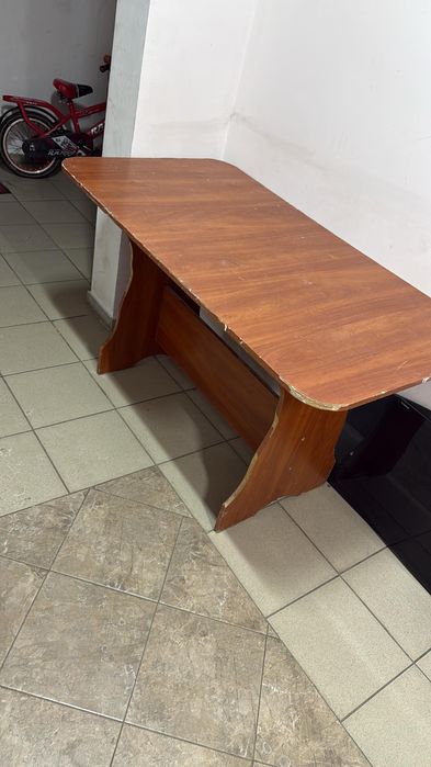 Отдам даром  стол