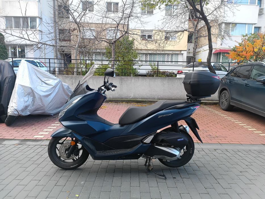 Vând/schimb Honda PCX 125,2024, ABS,top case+parbriz Givi, full Led