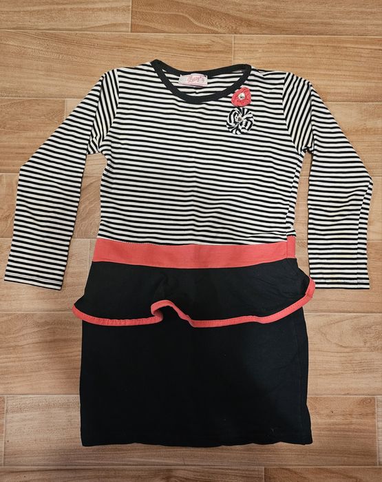 Продам одежду для девочки пакетом  на 6-8 лет