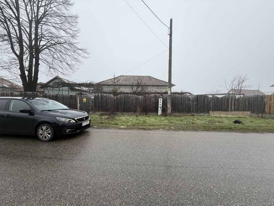 Casa de vanzare si teren