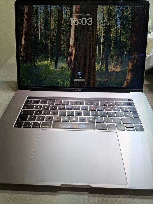 Vând Apple MacBook