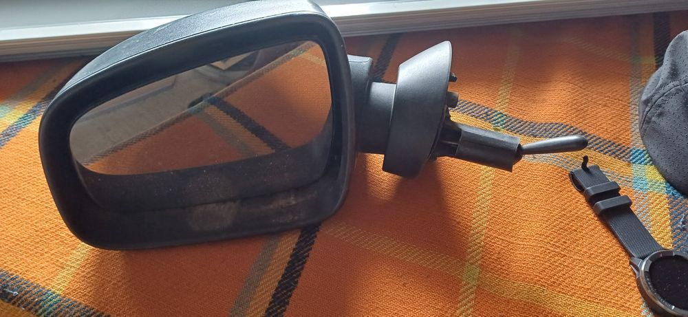 Vând oglinda Logan Mcv