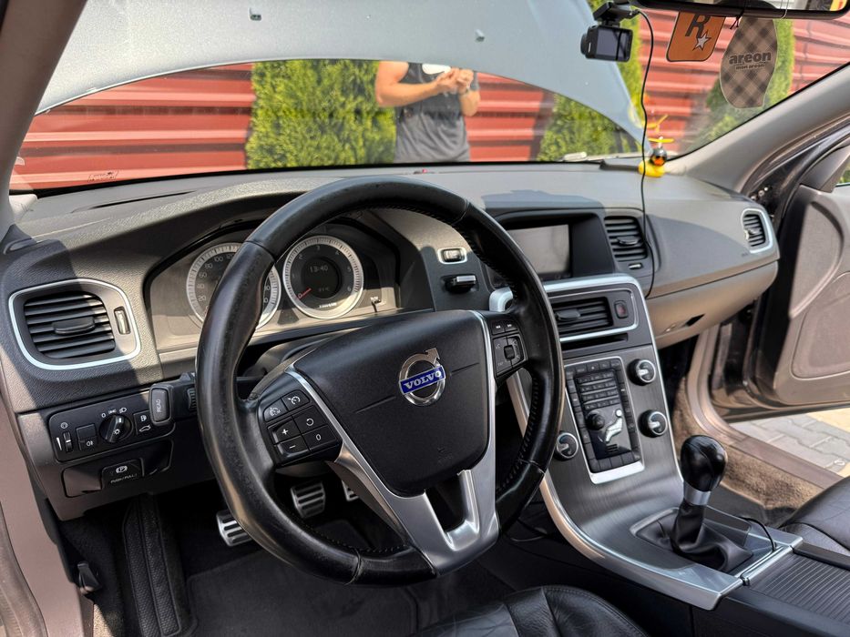 Volvo V60 D5 205cp manual, editie Summum