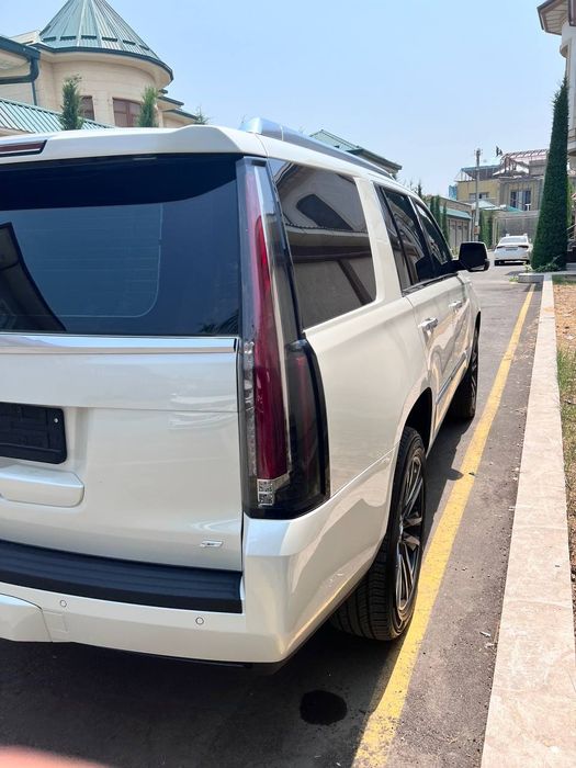 CADILLAC ESCALADE Sotiladi xolati allo