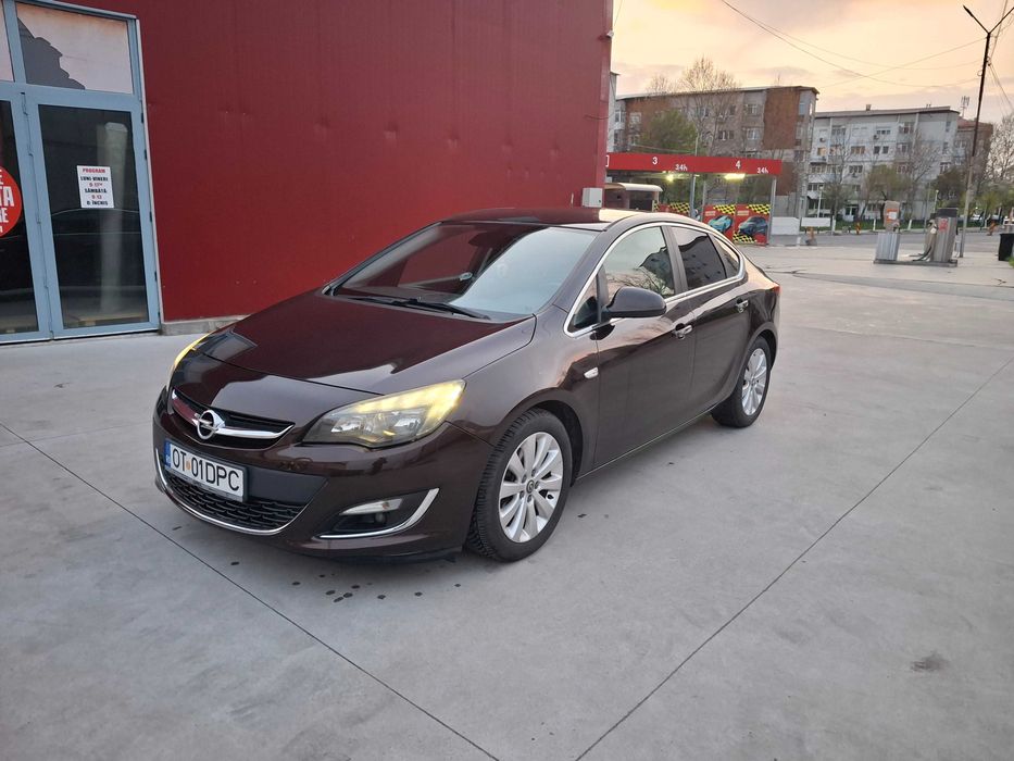 Vând Opel Astra J