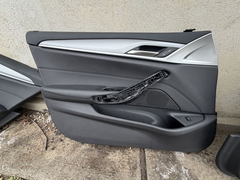 Vând fete uși BMW G30 Preț 750 lei