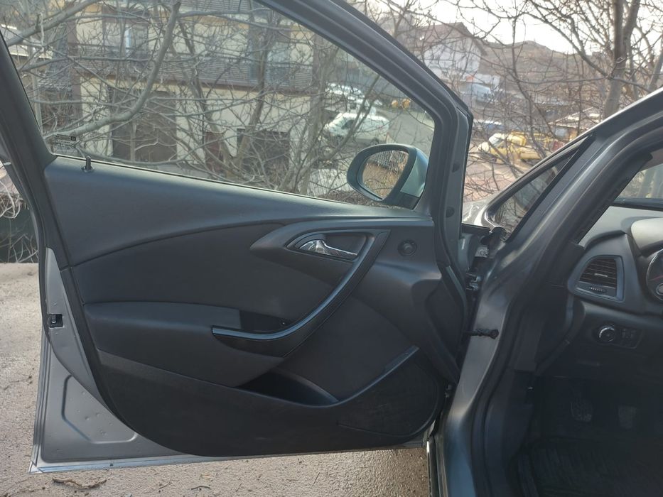 Vând Opel Astra J Sports Tourer, Benzină + GPL , 1,4 cmc, break