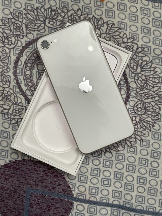 Продам Iphone se 2022 года