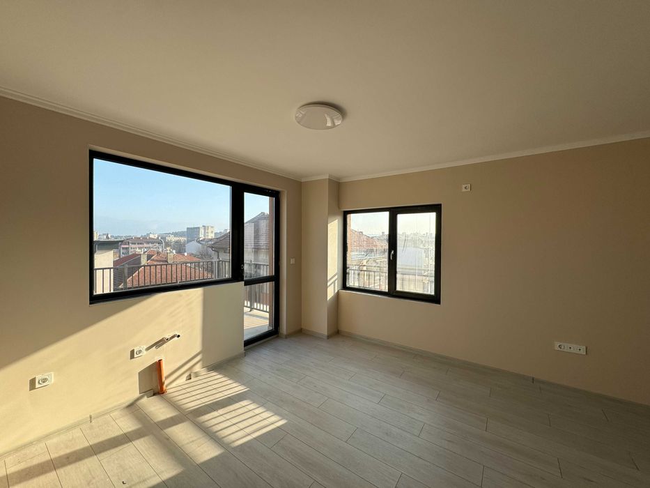 Продава се Тристаен апартамент в Търговище, Вароша - 179 кв.м за 420 €/кв.м - Снимка #1