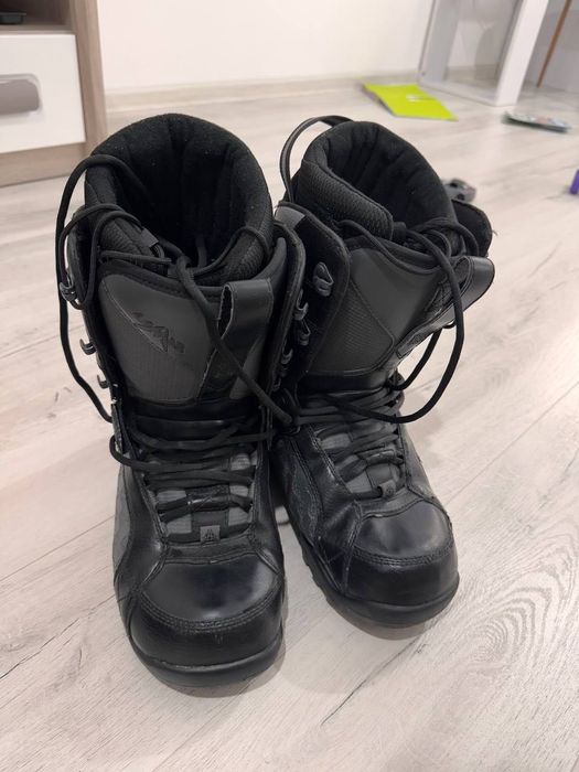 Snowboarding boots Lamar Justice