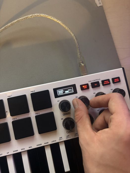 Akai MPK Mini Special Edition White