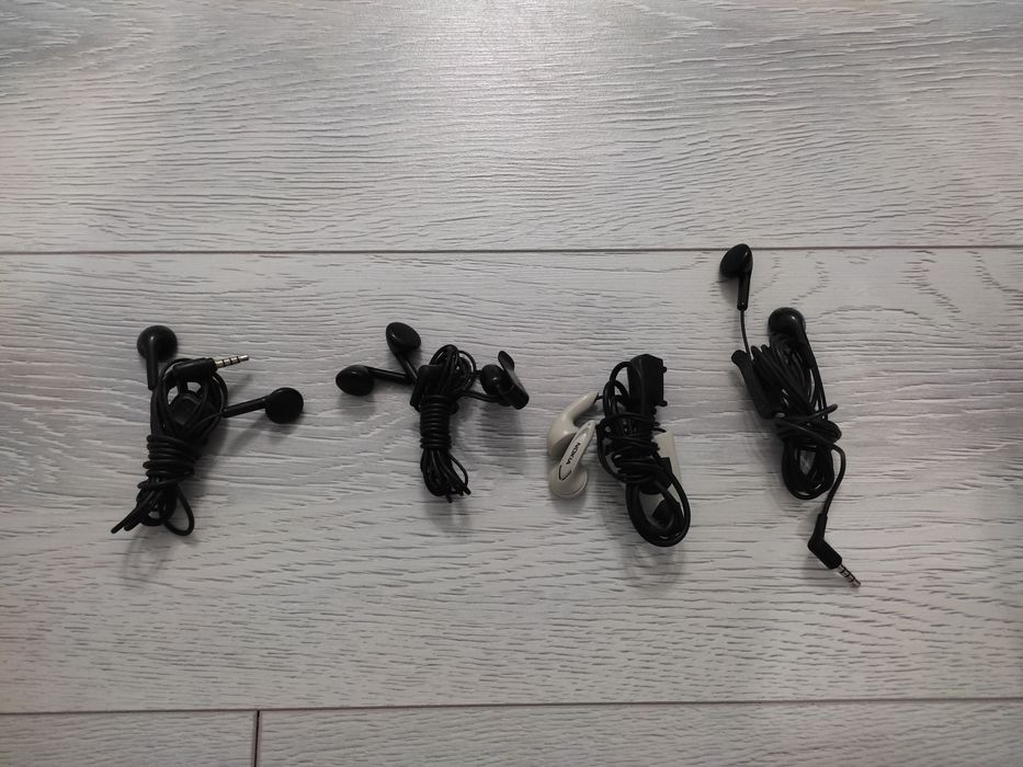 Зарядки для телефонов Нокиа, Моторола и т.д.