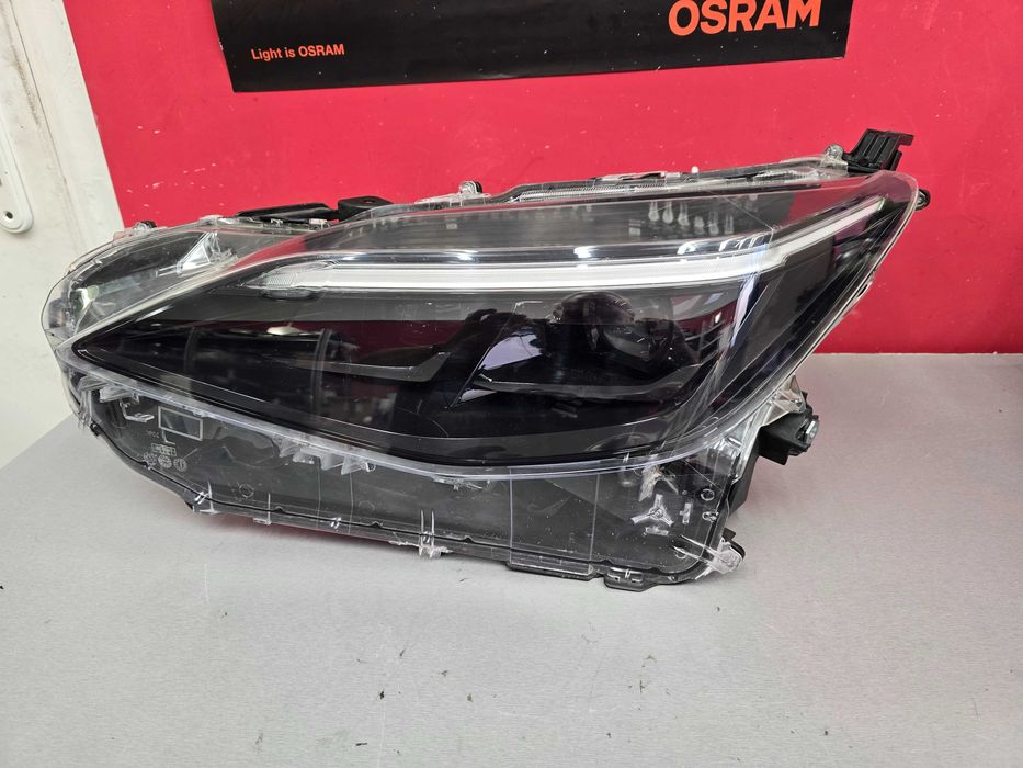 Оригинален фар Тойота Ярис  Toyota Yaris Cross Led