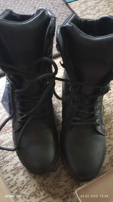 Полицейски кубинки и боти