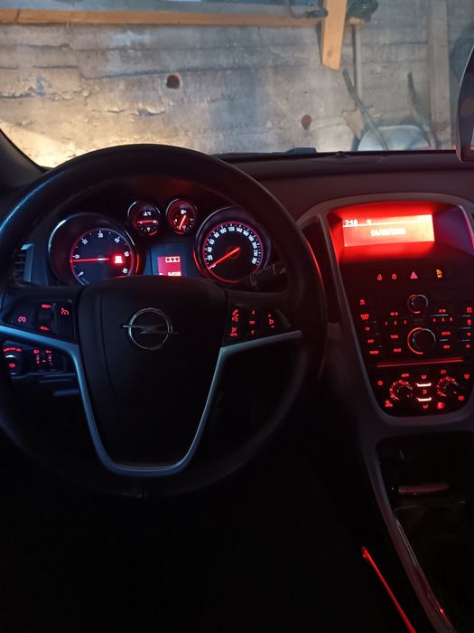 De vânzare opel astra j 1.7