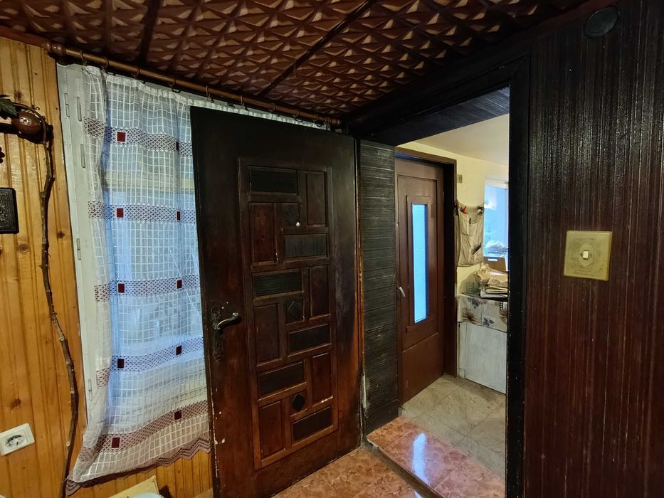 двуетажна къща с гараж