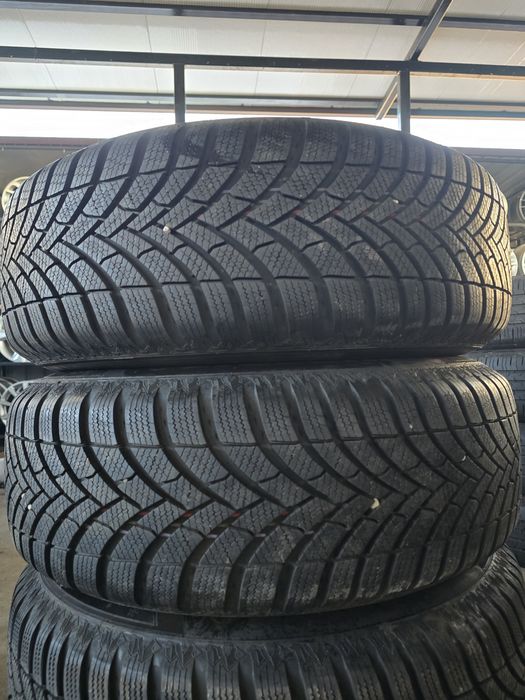 4 Броя 215/65/16 Semperit 2x8,5mm 2x8,2mm 22dot