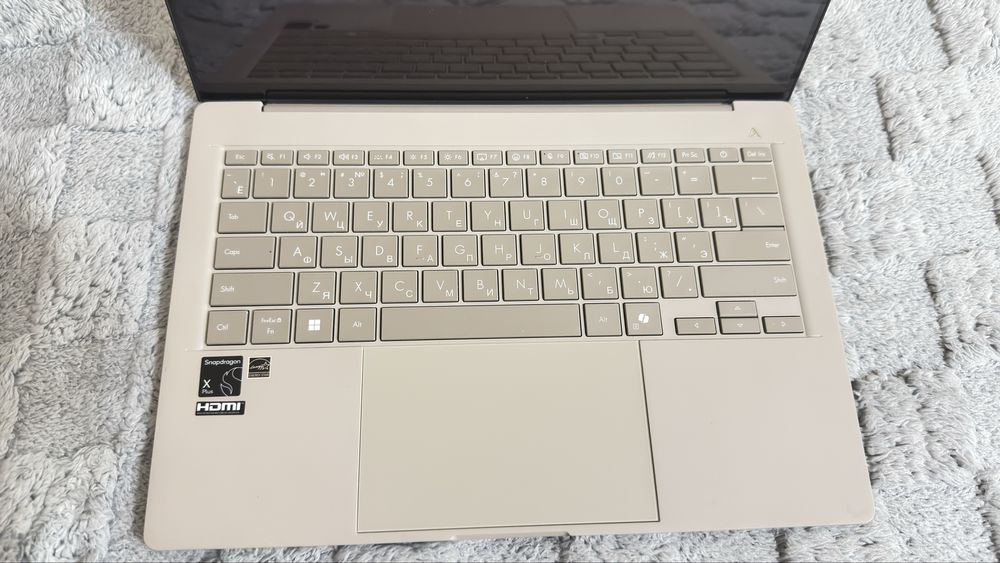 ASUS Zenbook A14 Snapdragon X Plus