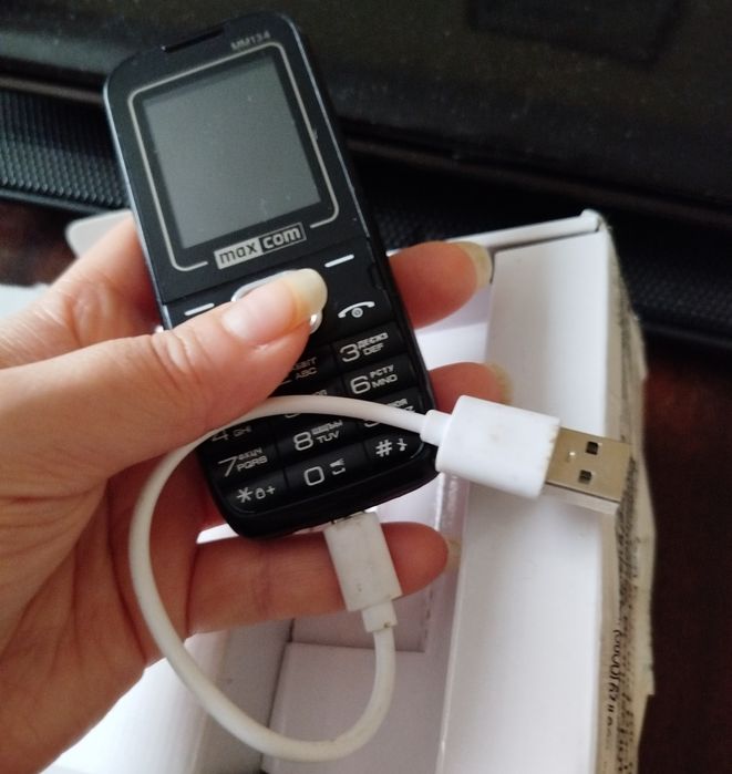 Телефон за части Max com