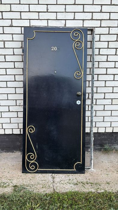 Продаются дверь входная