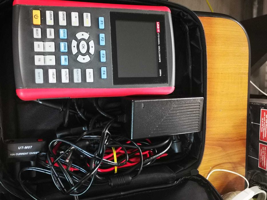 Osciloscop UNI-T UTD1000L