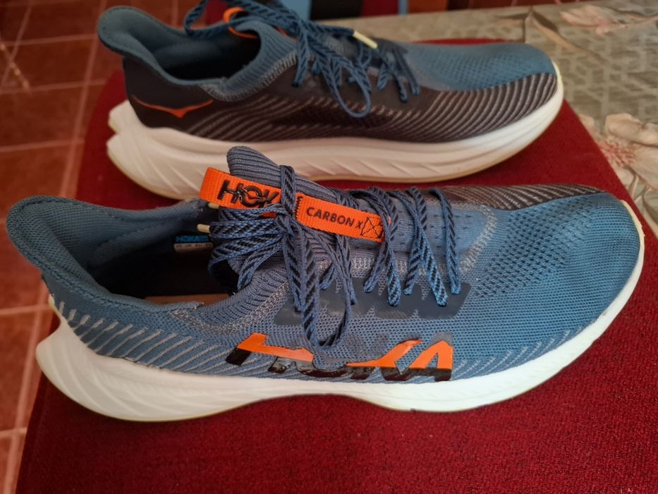 Hoka Carbon x în stare foarte bună