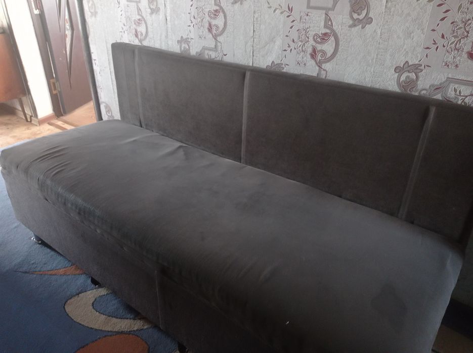 Продаётся диван.