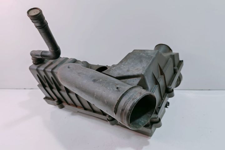 Carcasa  filtru aer 3C0129607BA / 3C0129601BK Volkswagen VW Golf a 5-