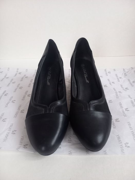 Обувки на нисък ток