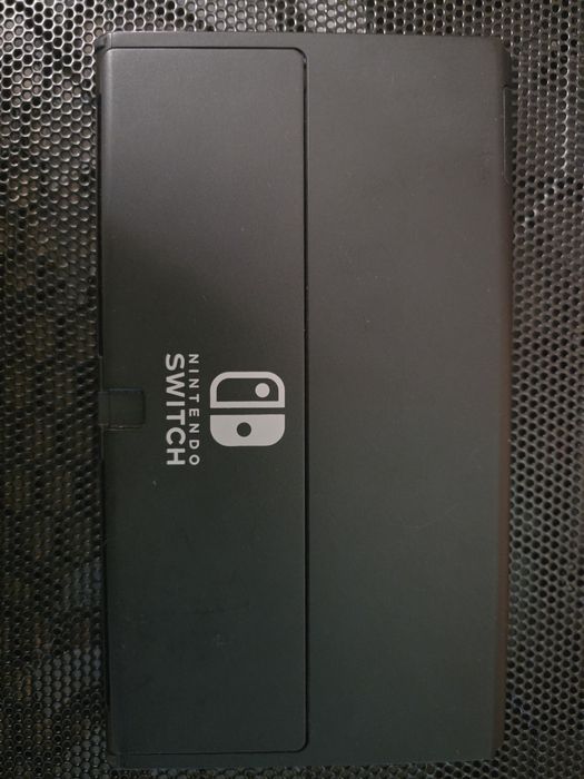 Nintendo Switch OLED конзолата е в отлично състояние, като нова.