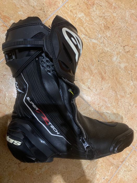 Продавам обувки за мотор