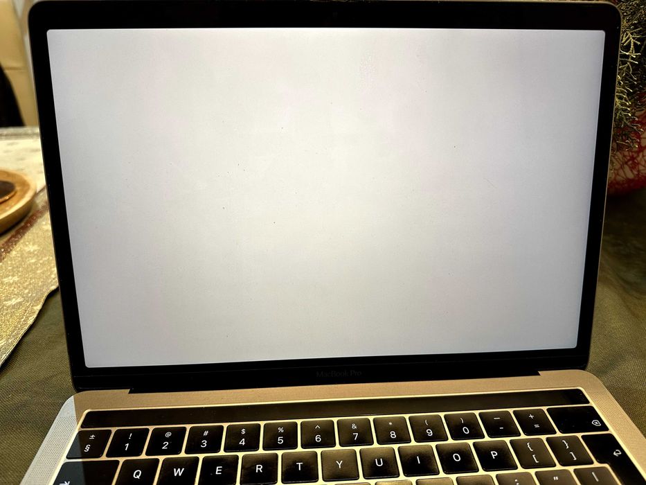 MacBook Pro 13 inch 2019 Touch Bar