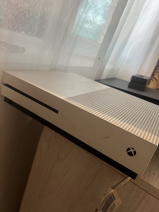 Xbox One S 1TB..