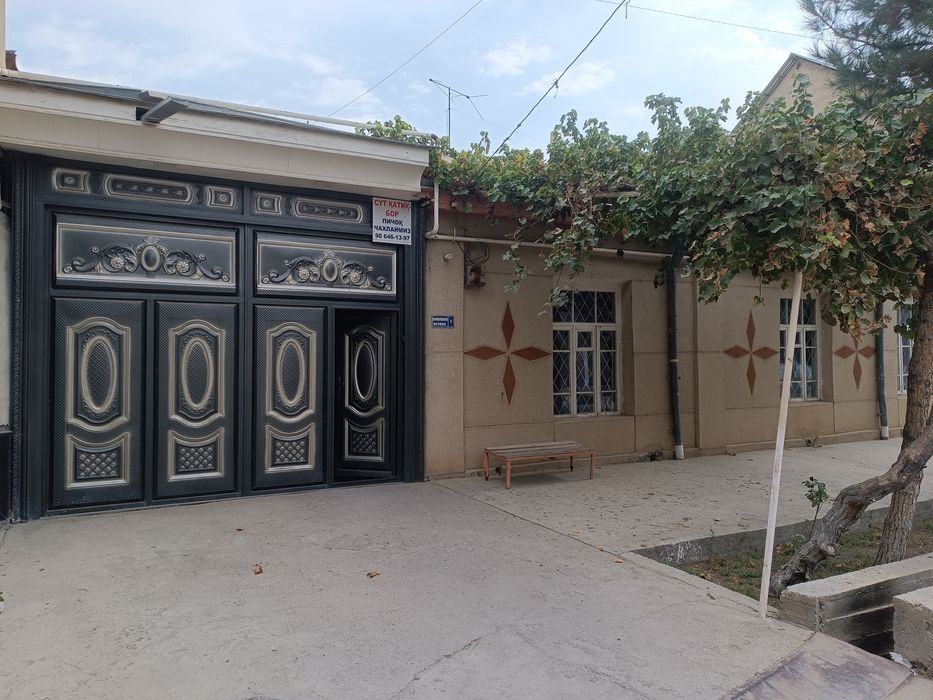 Ховли сотилади..