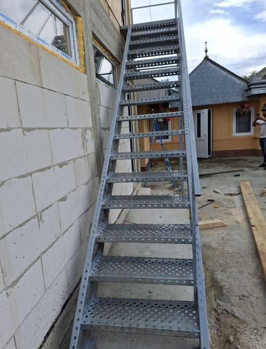 Scara metalica zincata 4mm grosime 6m