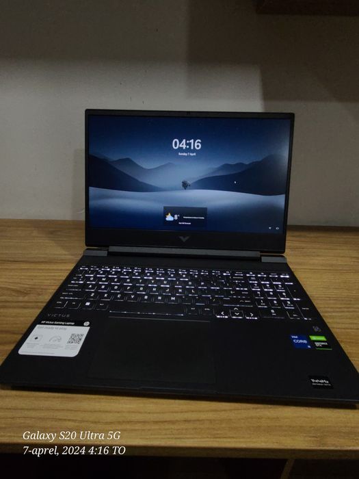 HP victus core i5 8gb aperativka 512gb ssd va GTX  4 GB video karta