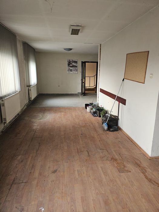 Spații de închiriat
