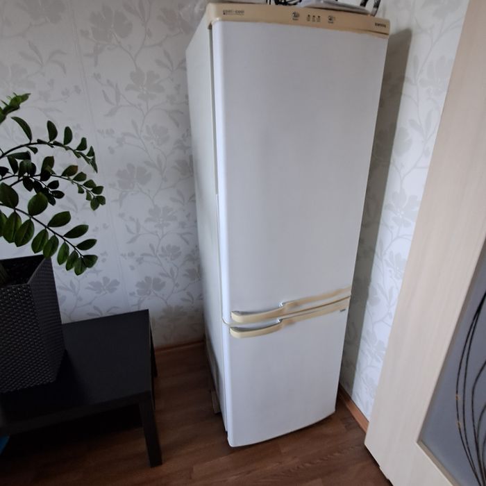 Холодильник Samsung